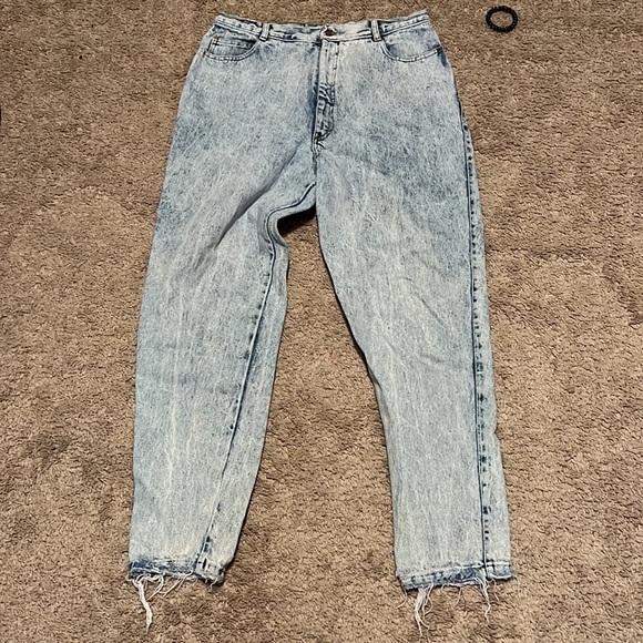 Acid Wash Vintage Jeans w/bows - Picture 5 of 5